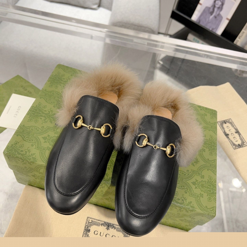 G*u*i slippers